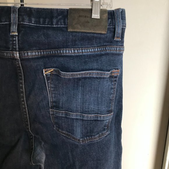 QUIKSILVER STRAIGHT FIT JEANS SIZE 34 X 31 STRETCH EUC - Picture 2 of 5